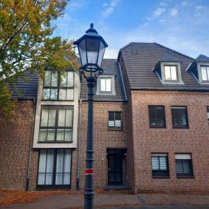a street light in front of a brick building at Ferienwohnung an der Kriemhildmühle in Xanten
