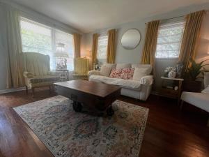 Χώρος καθιστικού στο Cozy Valdosta Home Perfect for short Term Rentals