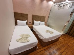 Ένα ή περισσότερα κρεβάτια σε δωμάτιο στο Cairǒ-Plazǎ UP Hotel