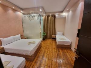 Ένα ή περισσότερα κρεβάτια σε δωμάτιο στο Cairǒ-Plazǎ UP Hotel