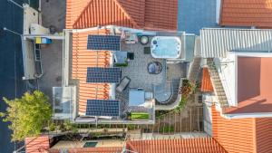 an overhead view of solar panels on the roofs of buildings at Sissi Lanço View 7 in Santa Luzia