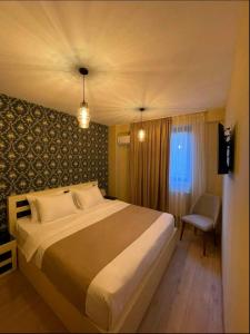 Postel nebo postele na pokoji v ubytování Vere Gold Hotel Tbilisi