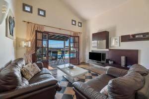 a living room with a couch and a table at Villa Tania in Playa Blanca