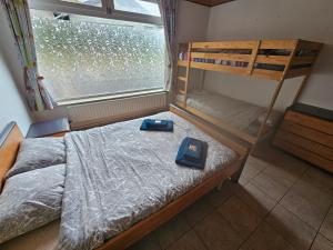 a bedroom with two bunk beds and a window at THAI GARDEN 6pers in Tellin