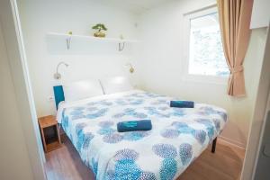 Postel nebo postele na pokoji v ubytování Happy Camp Mobile Homes in Torre Rinalda