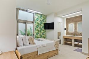 TV a/nebo společenská místnost v ubytování C'est La Vie Beach Villa 1 Ammopi Karpathos