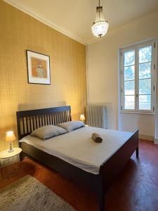 Katil atau katil-katil dalam bilik di Dreamy Château for big groups and their pets +50 gambar