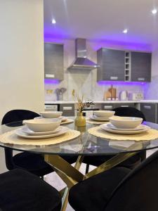 Kuchyň nebo kuchyňský kout v ubytování Modern 4-Bed House Sleeps 9 Free Parking Near Leeds Centre + 4 fotografie