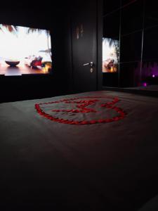 Μια τηλεόραση ή/και κέντρο ψυχαγωγίας στο Suite love Jacuzzi