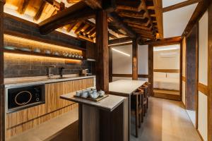 Kuchyň nebo kuchyňský kout v ubytování Luxury Hanok MOOD-AM