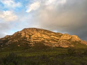 Pemandangan gunung umum atau pemandangan gunung yang diambil dari homestay