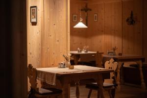 a dining room with a table with chairs and a sink at Vitalpina Hotel Schulerhof in Plaus +29 photos