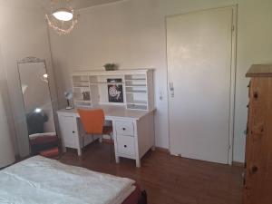 Ένα ή περισσότερα κρεβάτια σε δωμάτιο στο Zimmer in perfekter Lage +22 φωτογραφίες