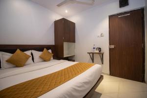 Ένα ή περισσότερα κρεβάτια σε δωμάτιο στο Hotel Rexton Inn +27 φωτογραφίες