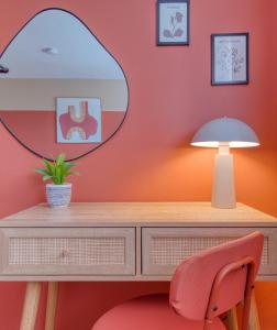 a desk with a mirror and a red wall at Oxford - hot tub, games room, parking, arcade in Oxford