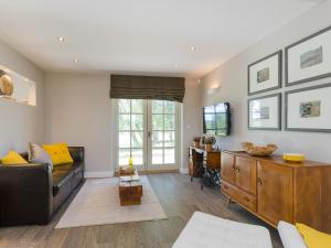 a living room with a couch and a tv at Little Barn in Shirland +8 photos
