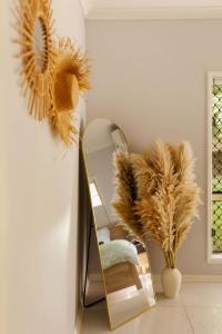 Μια τηλεόραση ή/και κέντρο ψυχαγωγίας στο Seednest 7 bedroom beach house Pool &Game Room