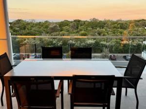 Balkón nebo terasa v ubytování Oasis by the Beach