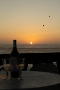 Η ανατολή ή δύση του ηλίου όπως φαίνεται από αυτό το διαμέρισμα ή από εκεί κοντά