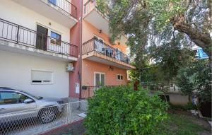 Το κτήριο όπου στεγάζεται  το διαμέρισμα