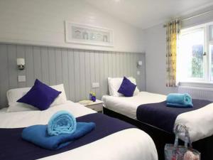 Postel nebo postele na pokoji v ubytování 2 Bedroom Select Lodge with Park Facilities + 4 fotografie