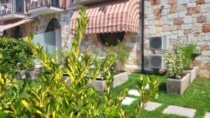 Galeriebild der Unterkunft Josefine Suite Lake Front - Adults Only in Brenzone sul Garda