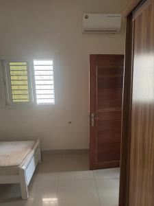 Ένα ή περισσότερα κρεβάτια σε δωμάτιο στο Petit mbao villa