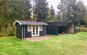 En have udenfor 3 Bedroom Awesome Home In Højslev