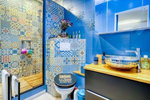 a blue bathroom with a toilet and a sink at PARIS-JulesVERNE-Bienvenue-Terrasse-Netflix in Pantin