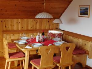 Ferienwohnungen Schartnerにあるレストランまたは飲食店