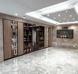 a large room with a wine cellar with a television at Millennium Mendoza pleno Centro 2 dormitorios, cocina completa, pileta y terraza in Mendoza