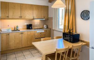 Kuchyň nebo kuchyňský kout v ubytování Amazing Home In Hok With Wifi