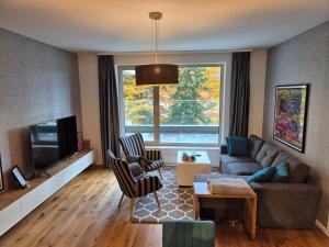 Μια τηλεόραση ή/και κέντρο ψυχαγωγίας στο Apartment "Snowwood" - right next to ski slope - Garage included