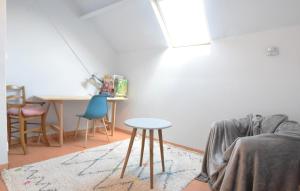 a living room with a table and a stool at Three Bedroom Lovely Home In Joganville in Joganville +20 photos