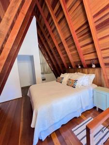 a bedroom with two beds and a wooden ceiling at Chale Blue Lodge in São Pedro +105 photos