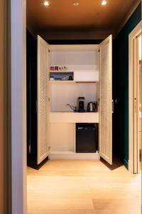 a room with a door open to a kitchen at Escalus Luxury Suites Verona in Verona