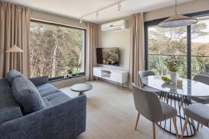 a living room with a couch and a table at Apartamenty na Półwyspie Wydma&Las in Jastarnia