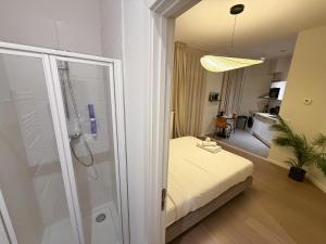 Ένα ή περισσότερα κρεβάτια σε δωμάτιο στο Studio 402 Avenue Louise +3 φωτογραφίες