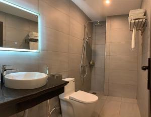 Koupelna v ubytování Fiorus Airport Hotel + 17 fotografií