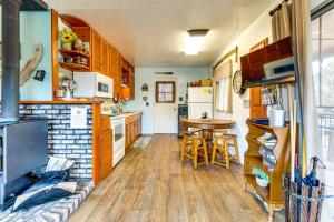 Fotografie z fotogalerie ubytování Hike and Fish Family Escape with Fire Pit in Heber! v destinaci Heber + 17 fotografií