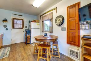 Fotografie z fotogalerie ubytování Hike and Fish Family Escape with Fire Pit in Heber! v destinaci Heber