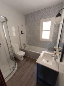 Koupelna v ubytování Spacious Modern Family House with sea view - Aguadulce Almeria