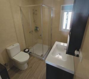 Koupelna v ubytování Spacious Modern Family House with sea view - Aguadulce Almeria + 4 fotografie