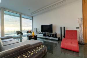 TV a/nebo společenská místnost v ubytování Funchal Harbour Home