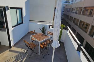 En balkon eller terrasse på Arrecife Apartamento Centrico con terraza