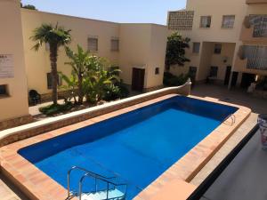 Bazén v ubytování La Perla vista al mar nebo v jeho okolí