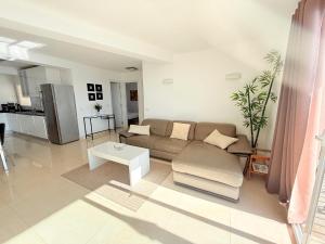 Posezení v ubytování La Perla vista al mar