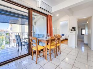 Kuchyň nebo kuchyňský kout v ubytování Apartment Damir-3 by Interhome