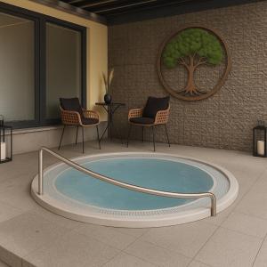 een rond zwembad in een lobby met twee stoelen bij Pension Hubert in Raspenava