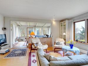 Posezení v ubytování Holiday Home Lenard - 400m from the sea by Interhome + 17 fotografií